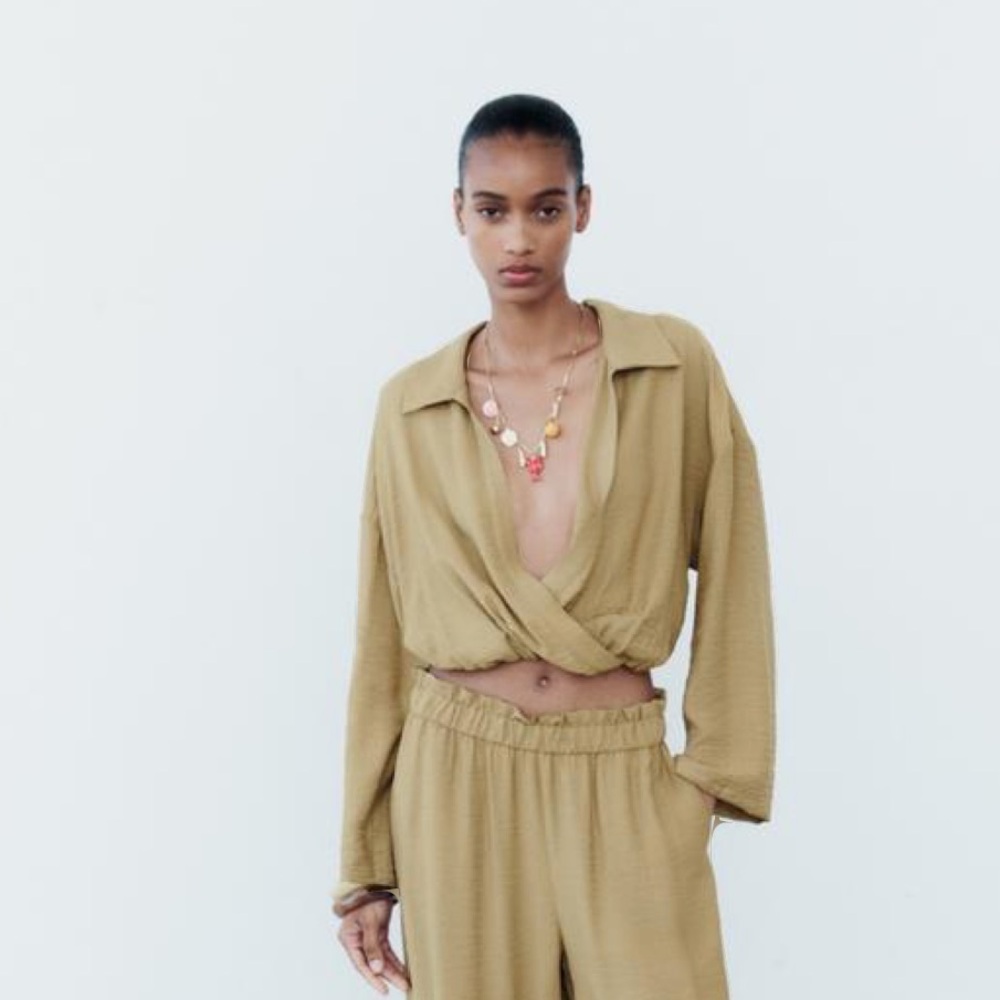 Cropped Shirt with Elasticated Hem - Picture 2 of 5